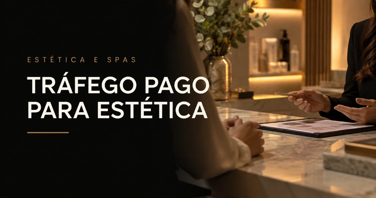 Recepção de clínica de estética com iluminação dourada e profissional atendendo uma cliente no balcão
